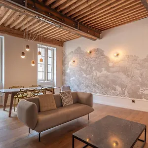 Spacious Rated 4 Stars In The Heart Of The Old Town Apartment