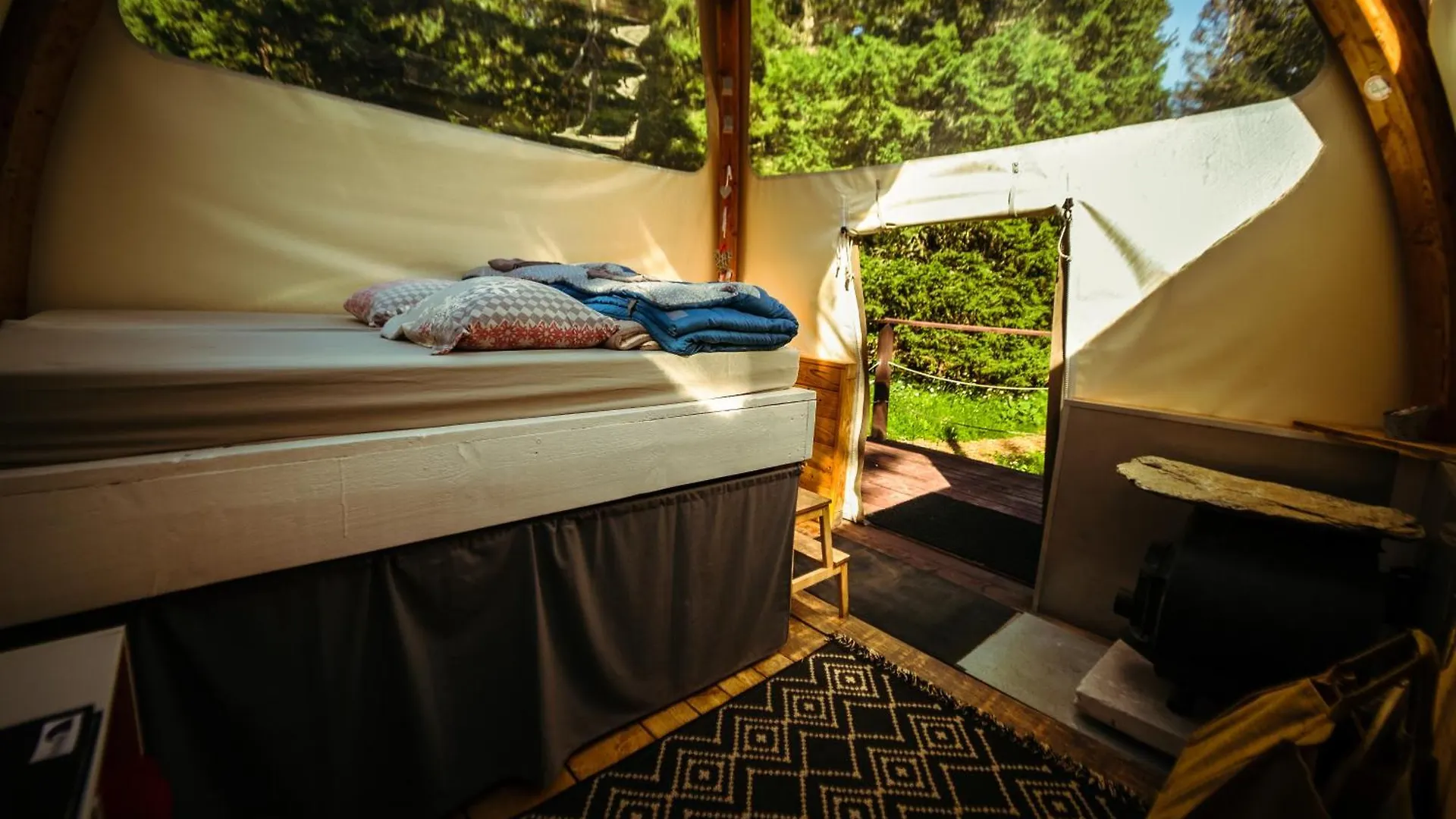 Eco Bivouac Village Igloos Annecy - Le Semnoz - A 20 Minutes D'Annecy Luxury tent
